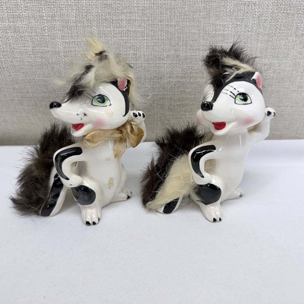 Vintage Relco Japan Ceramic Skunk Figurines Pair Hand Painted Fuzzy Fur Trim 5"